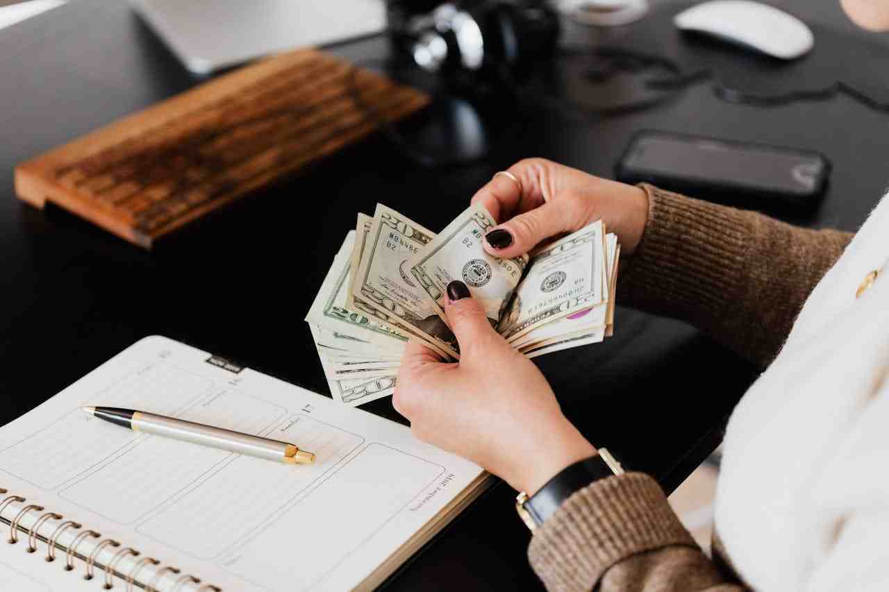 資遣費平均工資計算方式是什麼？律師教你完整權益保障！