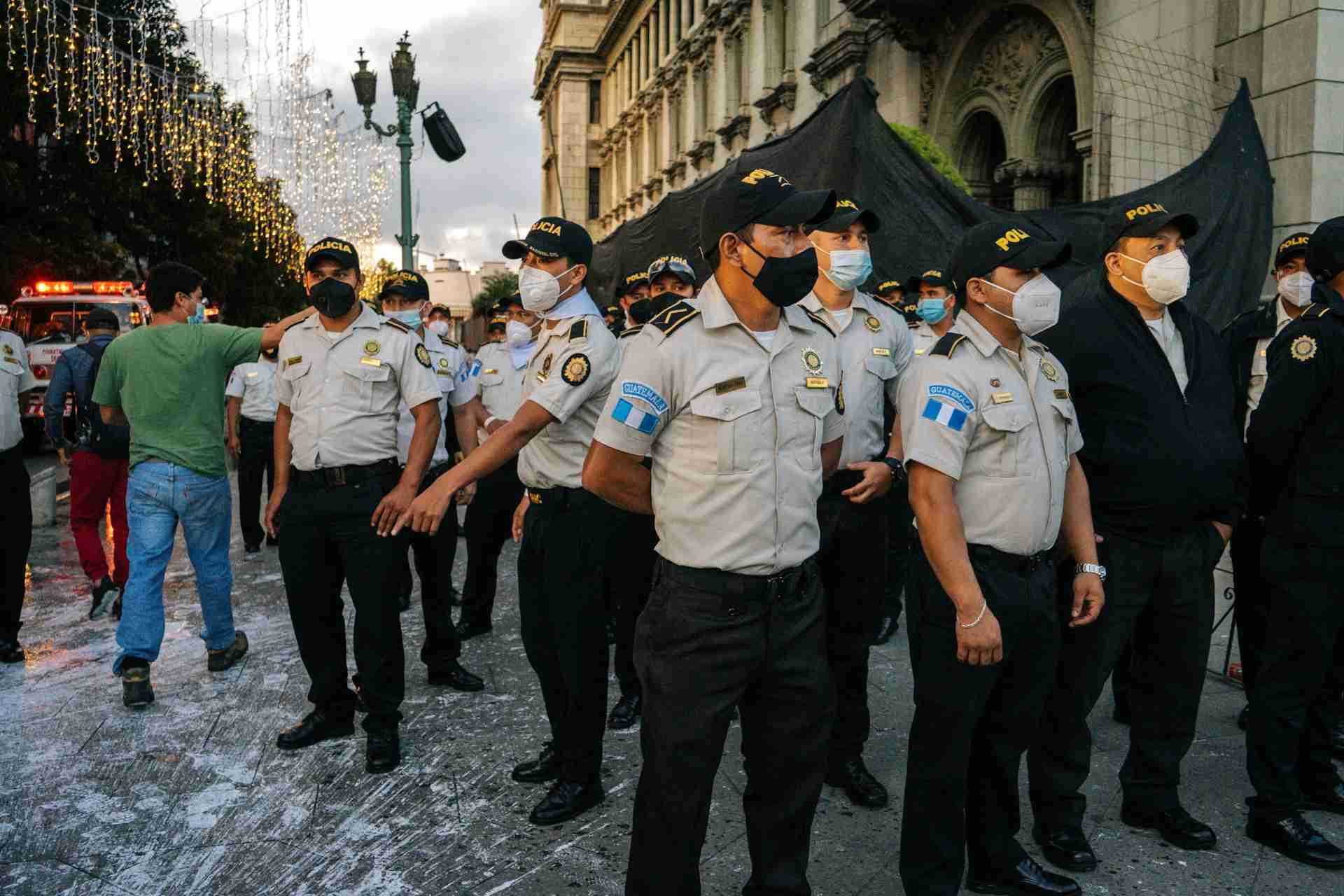 公務員違法失職會怎樣？律師解析可能的法律責任！