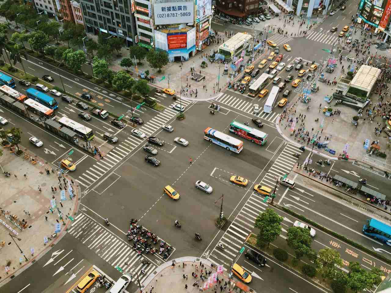 轉彎車事故肇責